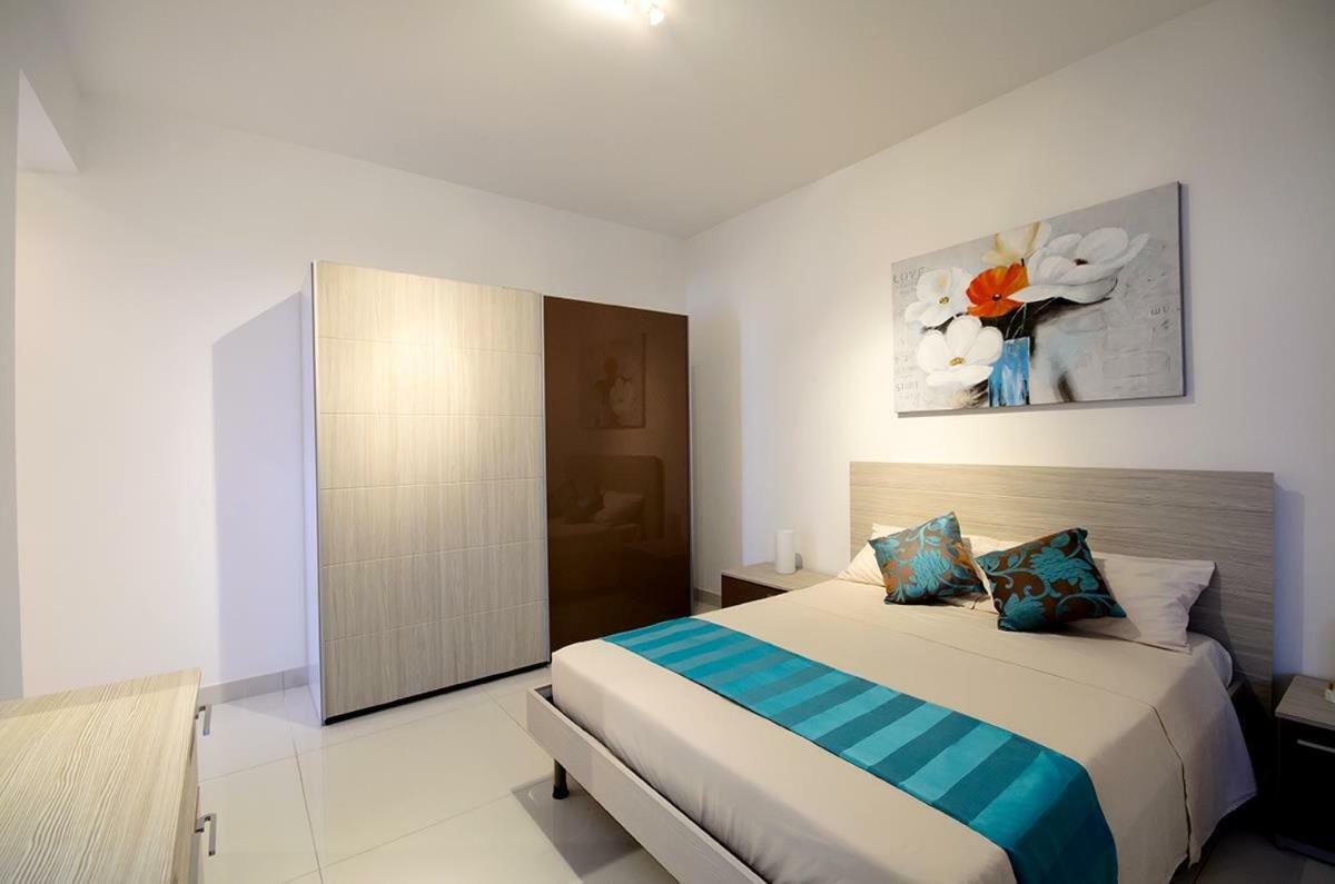 Апартаменты Crescent Court F Сент-Полс-Бей Экстерьер фото
